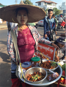 ae-myanmar-yangoon-market-seller-with-thanaka