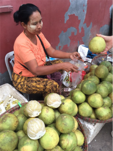 af-myanmar-yangoon-pomelo-seller-with-thanaka