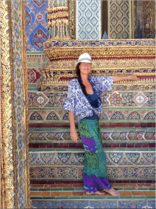 am-thailand-bangkok-peta-chameleon-outfit-with-bangkok-temples