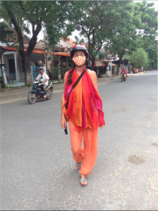 ar-vietnam-hoi-an-peta-wears-a-fashionable-facemask
