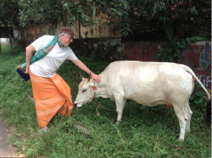 l-india-kerala-ben-in-orange-lungi-and-sacred-cow