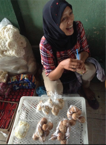 u-indonesia-yogyakarta-shayla-wearing-market-vendor