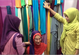 z-indonesia-yogyakarta-peta-shops-for-her-first-hijab