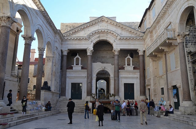 diocletians-palace-peristyle