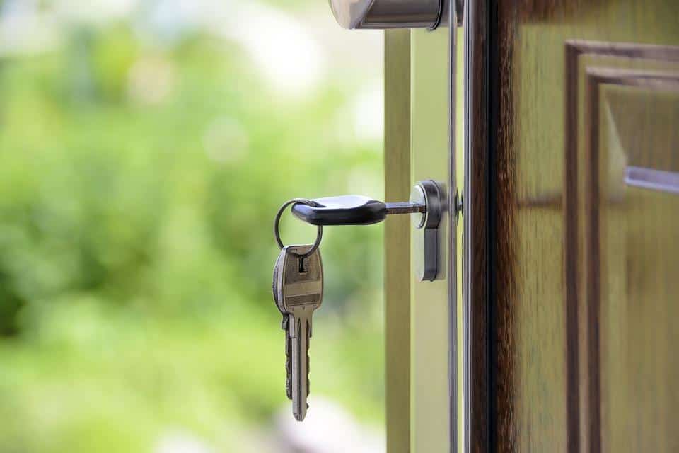 Investing in Real Estate While Traveling Around the World