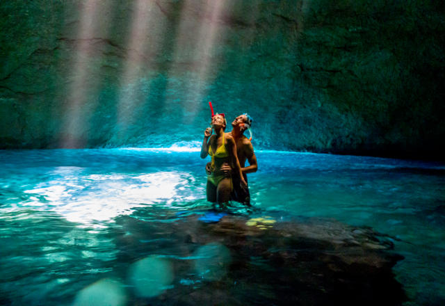 Divers marvel at Water Cave in Vanuatu