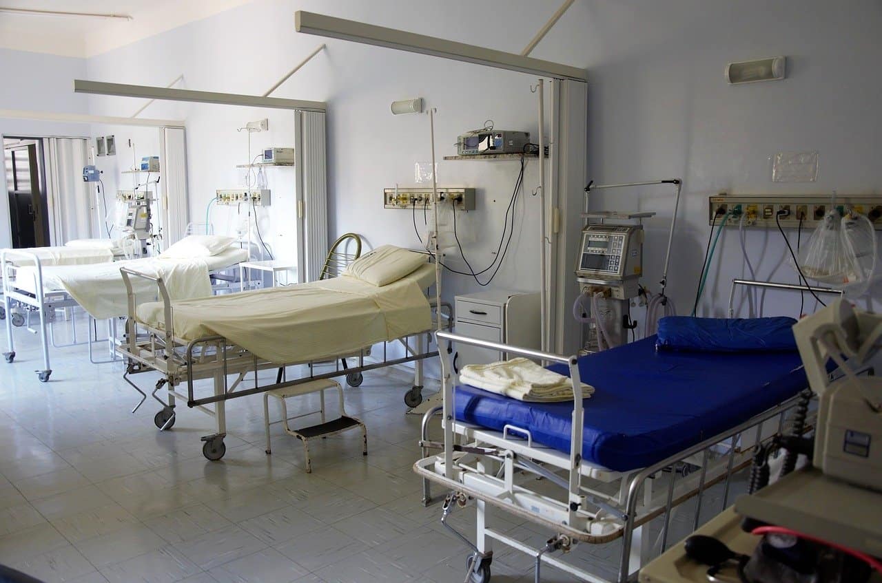 3 empty hospital beds