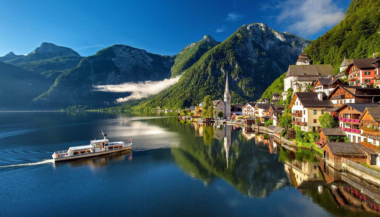 montain houses by the shore in Austria