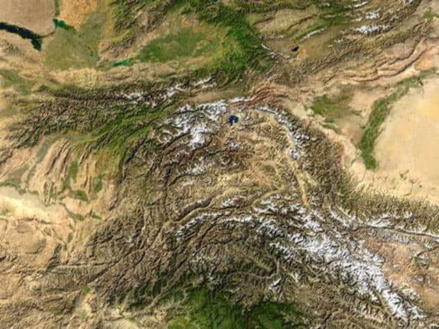 The Pamir Knot