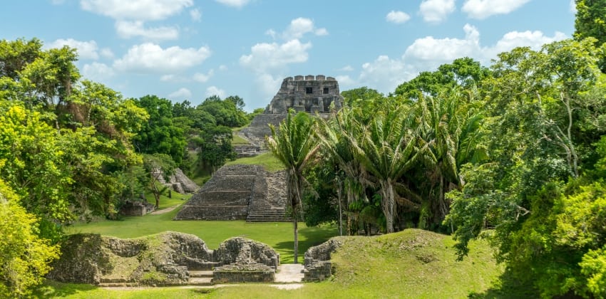 What celebrities live in belize?