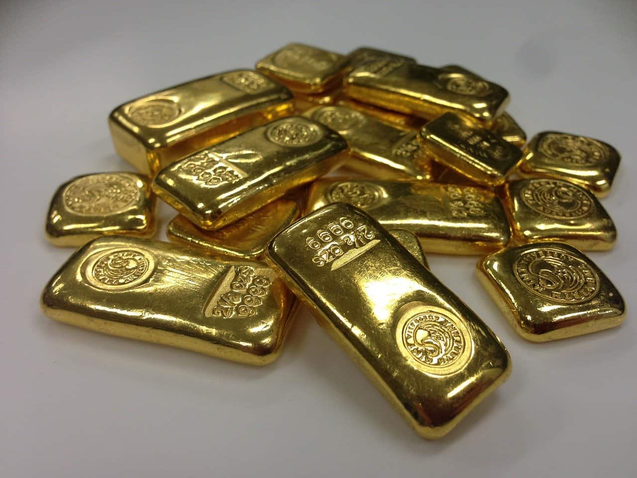 Golden Strategy: Diversifying Your Assets and Maintaining Portfolio Purchasing Power with Gold