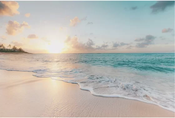 Slow sunsets match Hawaii’s relaxed island pace. Photo Courtesy of Shutterstock/oulashin