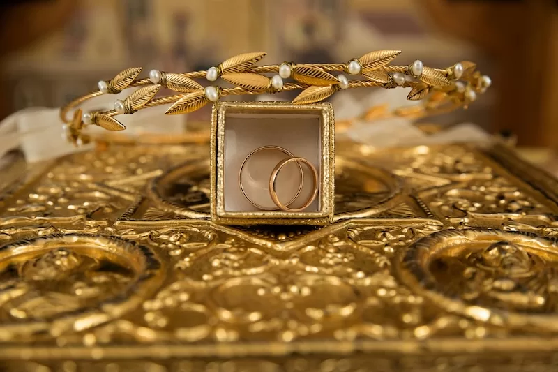 Gold hits record highs as experts warn of speculative risk.