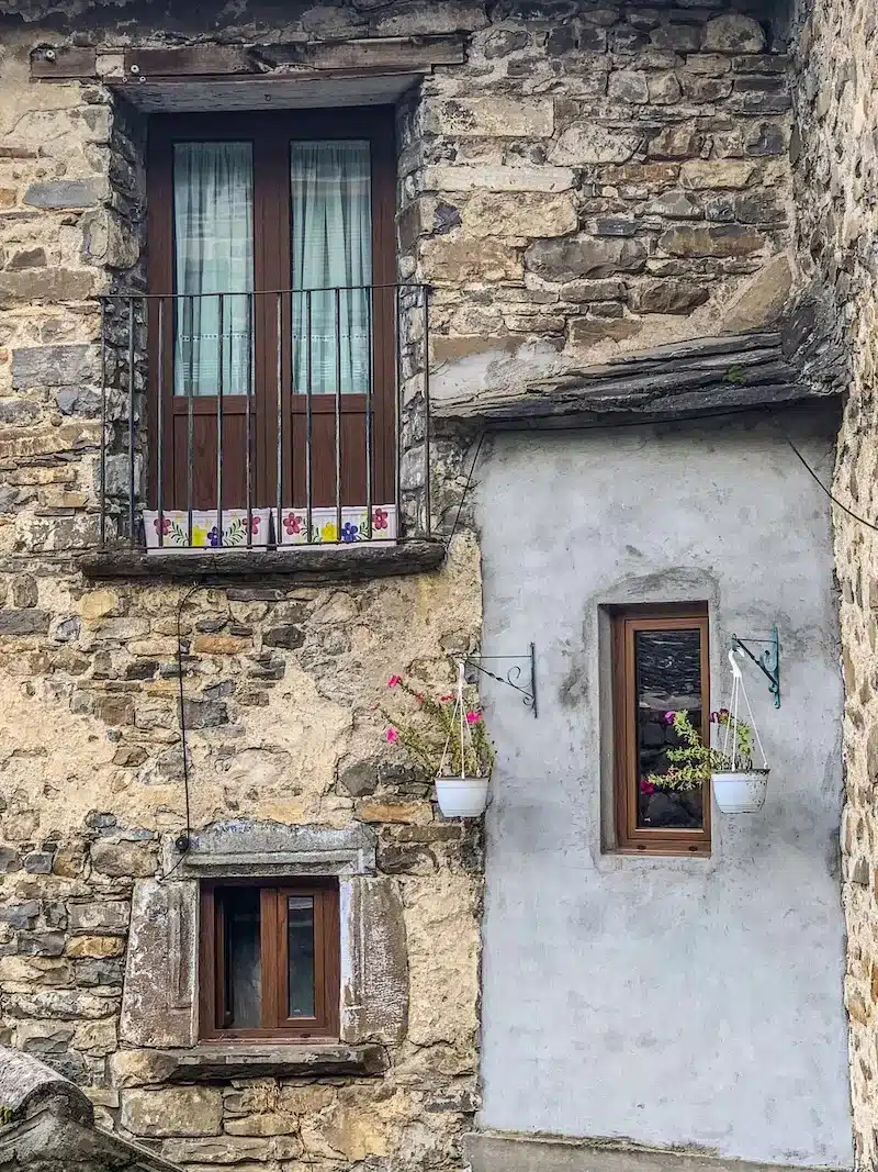 Each home offers a glimpse into Mussomeli’s layered past.