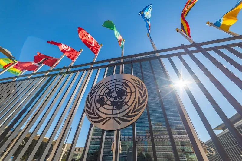 Onu building with flags under a blue sky in New York