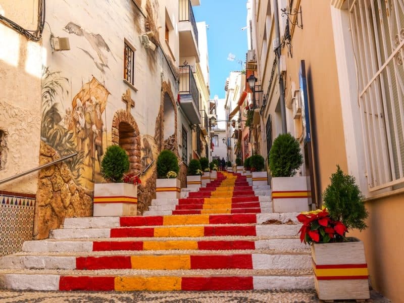 Cost of Living in Spain vs USA: Which Country Gives You More for Your Money?