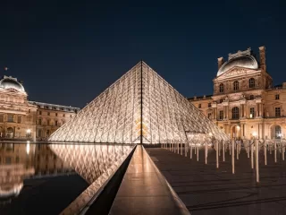 Louvre museum in Paris: Jewels Robbery