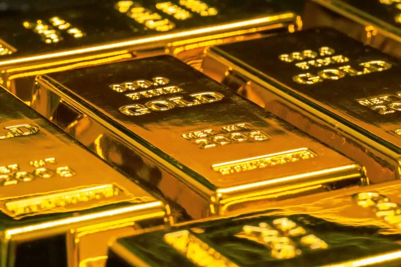 Gold markets tumble as investors flee from record-breaking highs.
