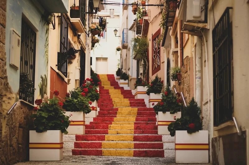 Cost of Living in Spain vs USA: Which Country Gives You More for Your Money?