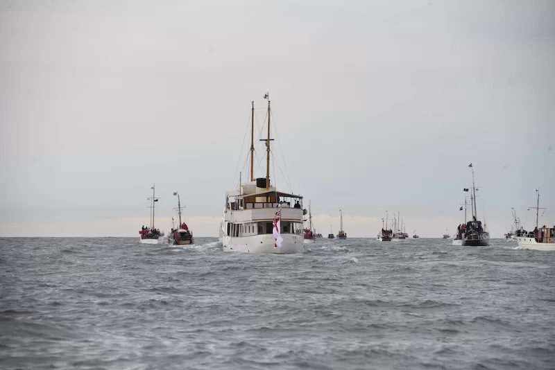 Israeli navy intercepts Gaza-bound humanitarian flotilla