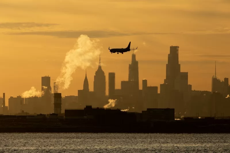 Two Delta jets collide on taxiway at New York LaGuardia