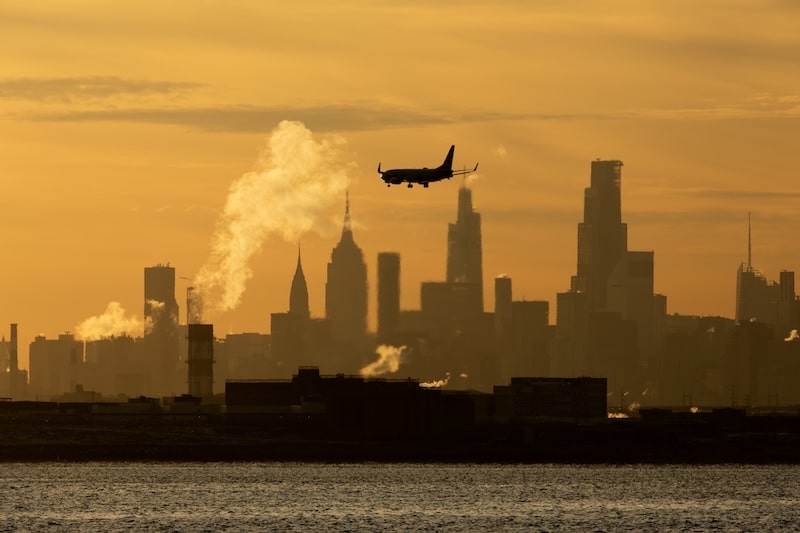 Two Delta jets collide on taxiway at New York LaGuardia