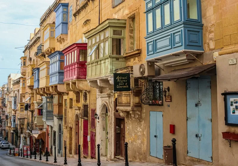 Colorful balconies in Valletta’s old town. In Valletta, daily calm reflects the data: low crime, close-knit communities, and a shared confidence that keeps Malta among Europe’s safest countries.
