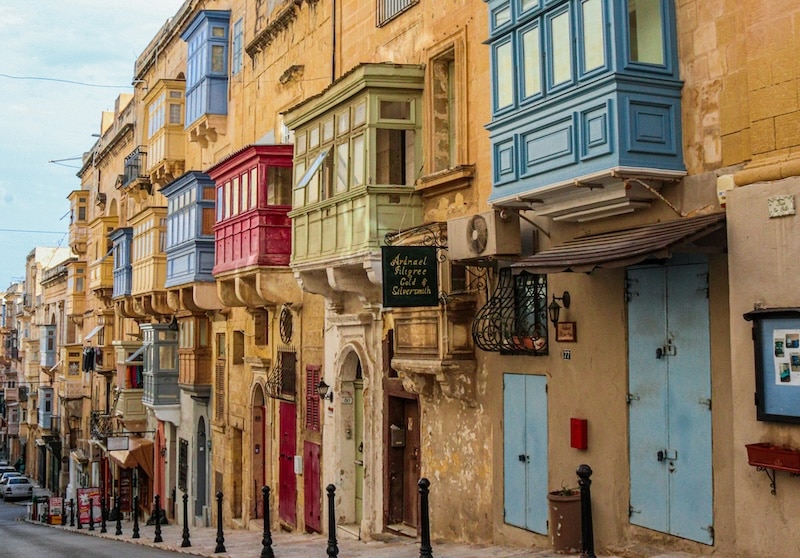 Colorful balconies in Valletta’s old town. In Valletta, daily calm reflects the data: low crime, close-knit communities, and a shared confidence that keeps Malta among Europe’s safest countries.