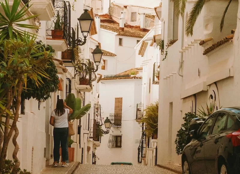 Daily life in a quiet Andalusian street, a reminder that location shapes every budget in Spain, from bustling city centers to peaceful whitewashed towns.