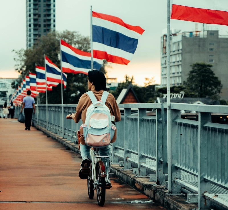 Amid Bangkok’s urban hustle, bike-friendly areas and walkable streets offer breathing room: a lifestyle perk that makes nearby rentals more desirable for expats and long-term tenants.