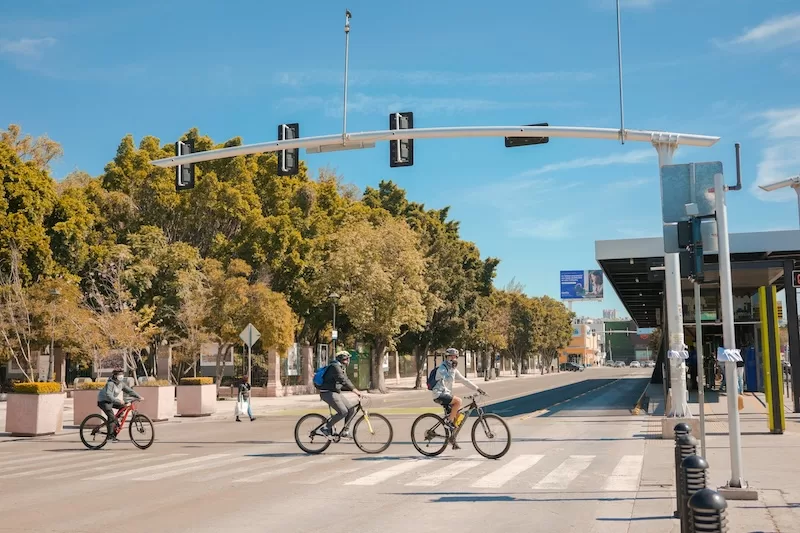 A tranquil morning in Querétaro, where clean streets, bike lanes, and tree-lined avenues reflect the city’s balance between modern progress and livable calm.
