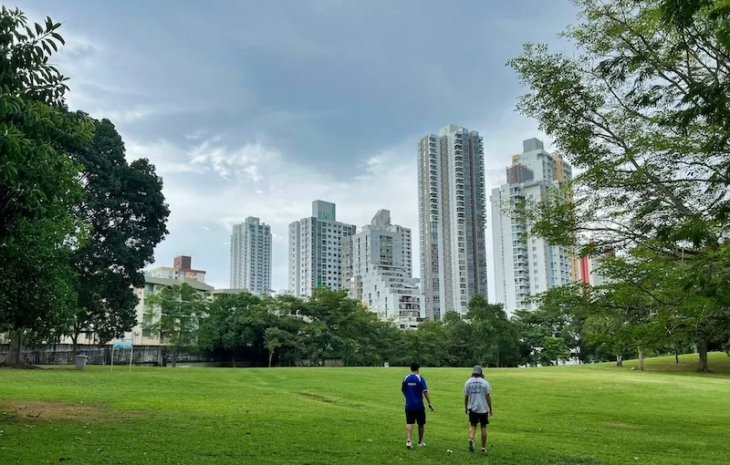 Morning walks under tropical skies. Panama’s city parks capture the balance between urban comfort and relaxed living that draws so many retirees here. With its Pensionado Program, affordable lifestyle, and thriving expat community, Panama blends modern city life with the warmth of Latin America.