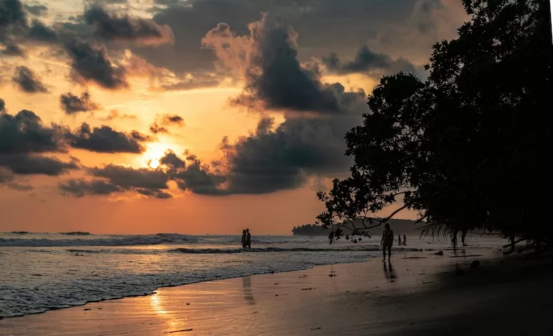 Evening settles over the beaches of Uvita, where many long-term renters find the perfect balance of serenity and community. The Southern Zone’s calm pace and natural beauty make it one of Costa Rica’s most rewarding places to call home.