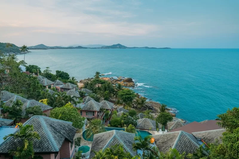 Ocean-view villas along Koh Samui’s coast,  a glimpse of the premium lifestyle available on Thailand’s islands, where tranquility, sea views, and modern comfort come at a higher but rewarding price.