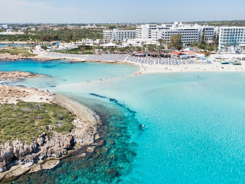 Crystal waters and relaxed routines: Cyprus offers a fast-track route to EU residency with the lifestyle to match. Sun, safety, and stability make it a perennial favorite among global investors.