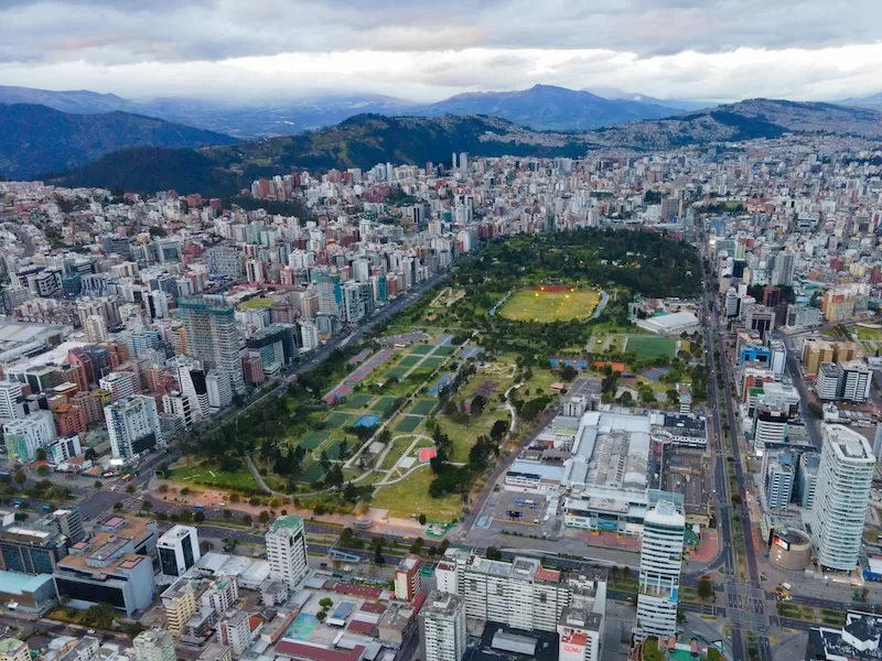 An aerial view of Quito’s skyline and Parque La Carolina, the meeting point of urban life and Andean scenery. Ecuador’s cities each offer their own balance of buzz, comfort, and connection. Finding yours starts with knowing what matters most.