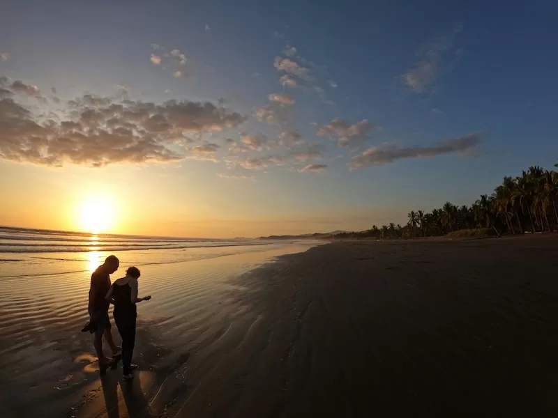 A sunset walk on a Costa Rican beach. Moments like these remind expats that connection
and balance are as vital as the beauty around them. Community keeps the pura vida spirit alive.