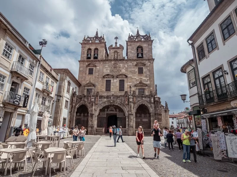 In Braga, church bells mix with café chatter and student laughter: the city’s vibe is timeless yet alive.