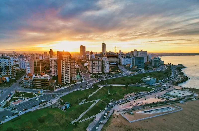 Mar del Plata gives expats a coastal life where the beach is never an occasional escape. It becomes the backdrop to everyday routines.