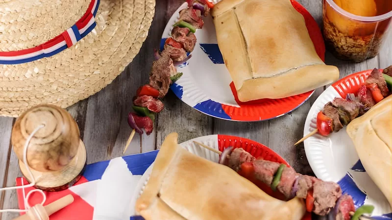Paper plates, empanadas and anticuchos. Fiestas Patrias turning a simple table into the center of the celebration.