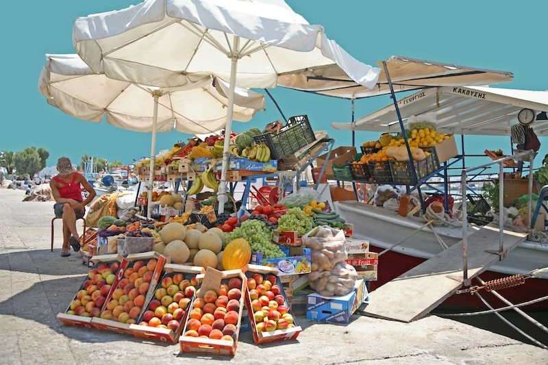 Market stalls piled high with local fruit and vegetables help balance the budget in. Choosing more seasonal produce and fewer packaged brands stretches euros while keeping meals close to the island’s natural pace.