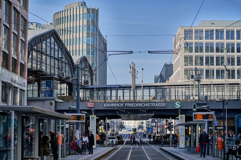 When the U-Bahn, trams and city streets all move on schedule, everyday tasks shrink from obstacles into simple errands. Quality of life often hides in moments like these.
