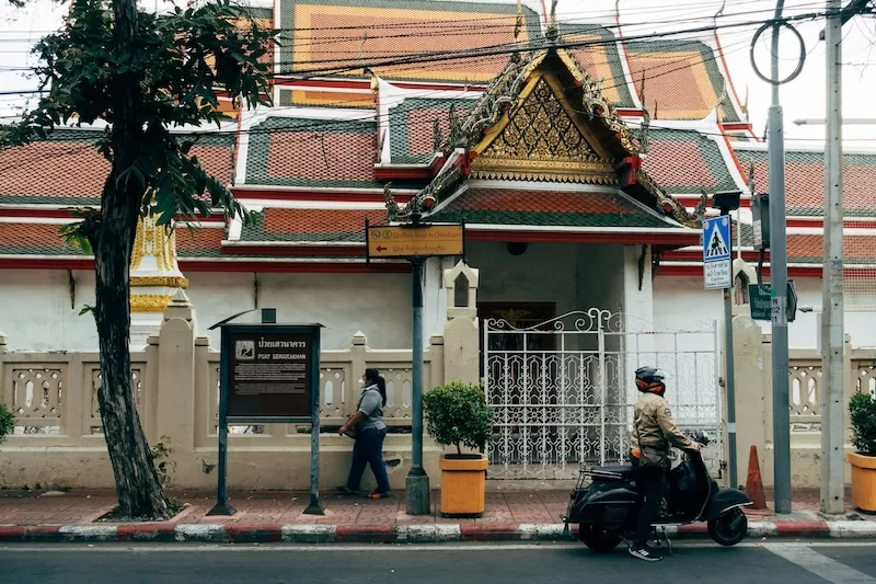 Beyond the high-rises, Bangkok slows down. Streets lined with temples and family homes replace the skyline’s glass and glare. In suburbs like Nonthaburi or Bang Na, daily life unfolds at an easier pace: neighbors linger, scooters idle, and the city feels just far enough away.