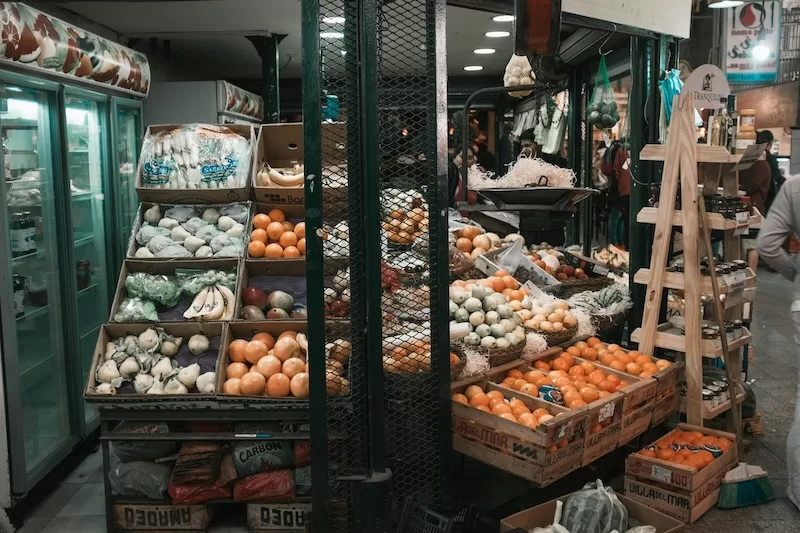 Markets spill over with fresh produce at prices that keep home cooking satisfying and affordable. For expats who love picking ingredients straight from the source, Argentina’s local food culture turns routine shopping into a weekly pleasure and a smart way to stretch the budget without missing out on good flavor.