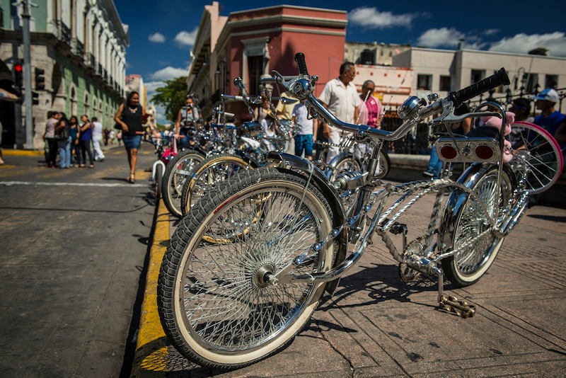Mérida’s historic core stays active throughout the day, with residents moving between cafés, plazas, and local shops by foot or bike.