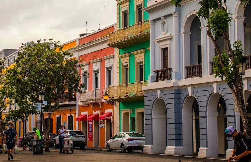 In San Juan the backdrop is bold and the benefits are immediate: cafés, hospitals and social life sit side-by-side, making each day feel purposeful and plugged in.