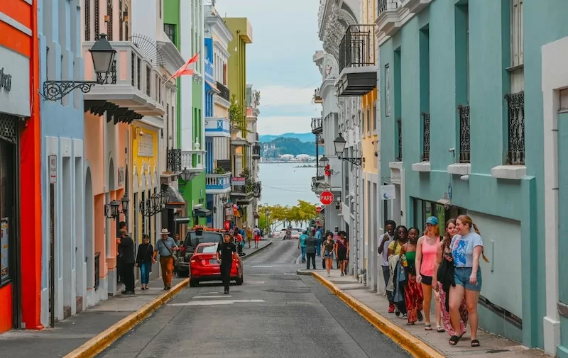 Evening strolls in Old San Juan capture the island’s social rhythm, conversations spilling into streets where music, food, and friendship meet without hurry.