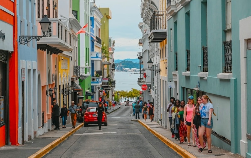 Evening strolls in Old San Juan capture the island’s social rhythm, conversations spilling into streets where music, food, and friendship meet without hurry.