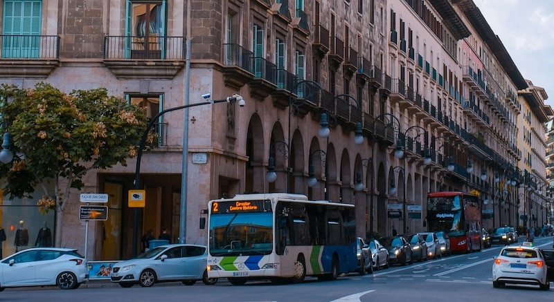 Palma’s streets move like an urban symphony, with buses tracing the old boulevards, balconies catching late light, and a city built to move at a measured pace.