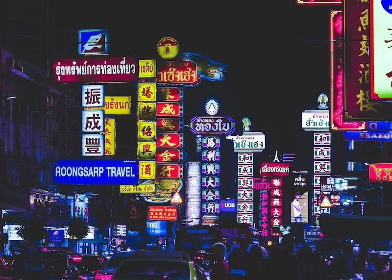Neon lights reflect off passing taxis, cafés stay open past midnight, and laptops glow in the corners of rooftop bars. For digital nomads, the city is both a temptation and an inspiration: alive, connected, and always awake.